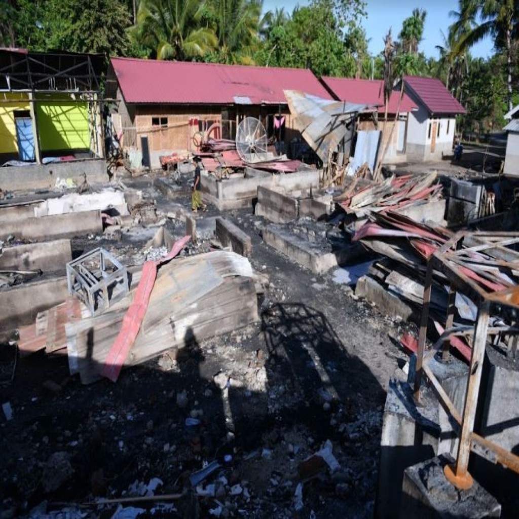 Bangun Kembali Masjid yang Terbakar di Lombok Utara
