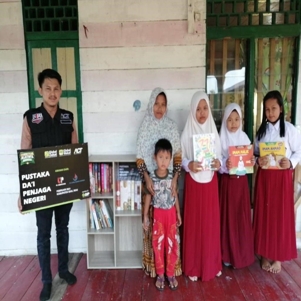 Buku-Buku untuk Pengajar di Pelosok Riau