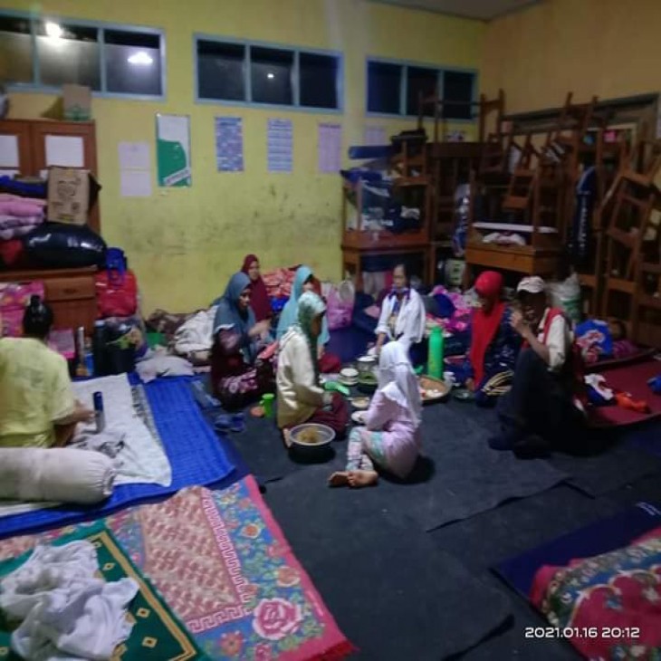 Peduli Korban Pergerakan tanah Ciherang Sukabumi