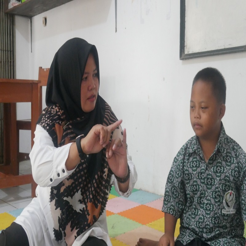 Alat Peraga dan Media Belajar Anak Berkebutuhan Khusus rusak akibat banjir. Mari bantu Sekolah Kebutuhan Khusus Di Labuan-Banten