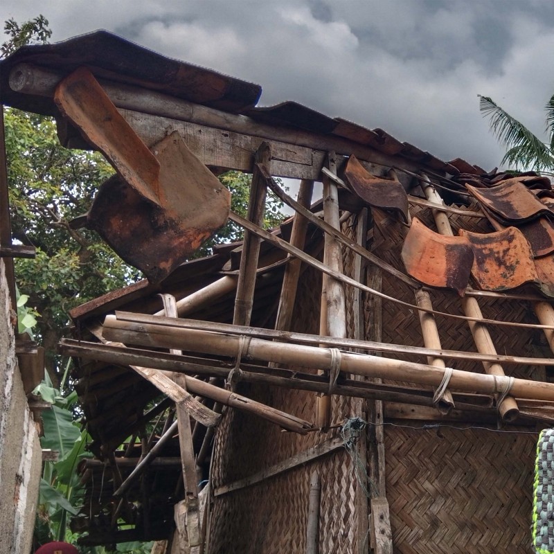 Rumah Lansia Hancur terkena Angin Putin Beliung, Mari Bantu Bangun Kembali Rumah Tidak Layak Huni Di Karawang