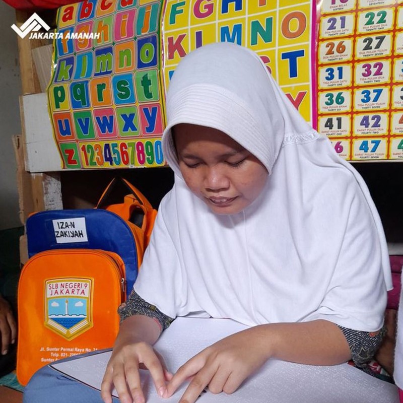 Ayo Bantu Tunanetra Mengaji Dengan Qur'an Braille